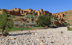 Januar: Bergdorf im Atlas Gebirge (Marokko)