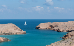 Juli: Küste bei Al Sifah