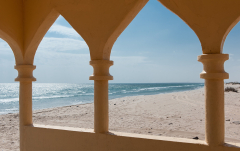 August: Pavillon zwischen Sur und Matrah