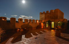 Dezember: Vollmond über der Atlas Kasbah Eco Lodge