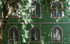 Mai: Fassade in Lissabon