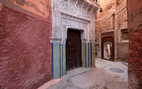 Juli: Gasse in Marrakesch